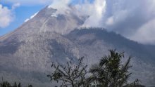 Indonezijski vulkan izbacuje velike količine pepela, evakuirane tisuće ljudi