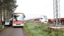 Vlak kod Siska naletio na konje: Putnike prevoze autobusi