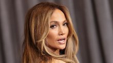 Još jedno 'osvetničko' izdanje: Jennifer Lopez zna kako nositi hit čizme i minice