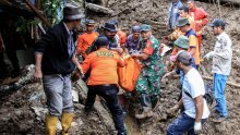 Minibus u Sumatri zatrpan blatom nakon poplava i odrona: Poginulo najmanje 27 ljudi