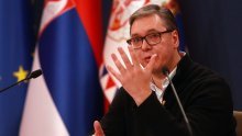 Vučić vrbuje građane da se priključe Vojsci Srbije: 'Sad su posebno visoke plaće'