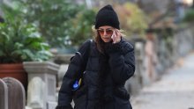 Obožavamo stil Katie Holmes, a ovako cool  jaknu dugo nismo vidjeli