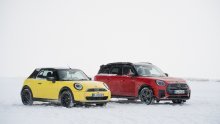 MINI se osvrće na godinu na izmaku: Cooper Convertible S i Countryman S ALL4 na snijegu