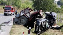 Mladić jedva spasio glavu iz gorućeg traktora