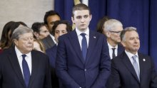 Za glavu je viši od svih: Koliko je zapravo visok Barron Trump?