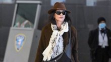 Nismo je vidjeli ni čuli dva mjeseca, a onda je oduševila: Catherine Zeta-Jones ima najljepši kaput