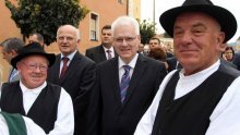 Josipović: Udžbenici na ćirilici su nastavak asimilacije Bunjevaca