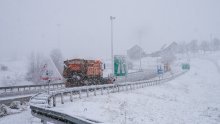 Snijeg stvorio kolaps. Pogledajte zatrpanu autocestu. 'Morali smo se okrenuti natrag'