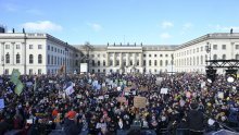 Unter den Linden dupkom pun: Trideset tisuća ljudi na ulicama Berlina protiv desnice