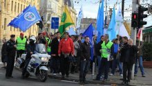 Četiri godine čekaju na zimske jakne!