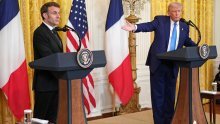 Macron ponizio Trumpa: Zgrabio ga za ruku i prekinuo u iznošenju laži na račun Europe