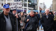 Prosvjed umirovljenika u centru Zagreba: 'Plenkoviću, odstupi, nemaš parlamentarnu većinu!'