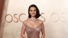 Selena Gomez inspiraciju pronašla u Sophiji Loren: 12 ljudi ručno je ušilo 16.000 kristala