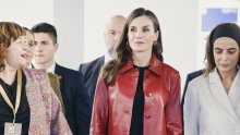 Kraljica Letizia u najudobnijim cipelama na petu i kožnoj jakni koju je pronašla u Mangu