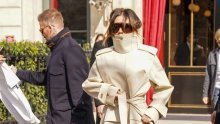 I Victoria Beckham prepoznala je moć ovog stilskog trika s kosom