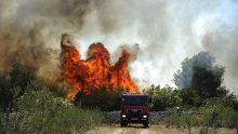 Drama na Braču, gorjelo u blizini kuća