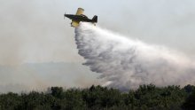 Požar kod Perušića gase i tri helikoptera