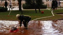 Turisti odlaze dan ranije, gradovi poplavljeni