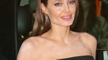 I Angelina Jolie pomaže žrtvama poplava