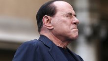 Junckeru je muka od Berlusconija