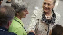 'Clinton i Ashton dolaze ohrabriti, a ne prijetiti Srbiji'