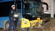 ZET-ov autobus sa sedmero djece sletio s ceste