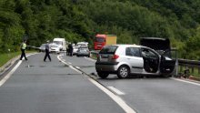 Jedan poginuo u sudaru triju automobila