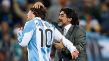 Maradona stao između navijača i Messija