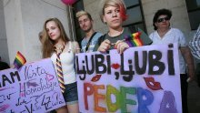 Gay brakovi podijelili Europu; Zapad 'za', istok protiv, a donedavno je homoseksualnost u Rusiji bila i mentalna bolest