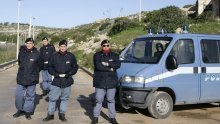 Talijanska policija suzavcem po migrantima na granici s Francuskom