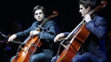 2Cellos donirali sredstva s aukcije svojih gudala