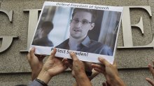 Snowden se brani od teških optužbi američkih političara