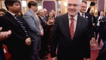 Josipović nije dao podršku Čačiću, samo je pristojan