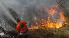 Vatra se približila kućama u Ateni