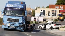 Vozač automobila poginuo u sudaru sa šleperom