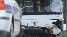 Motociklist poginuo u sudaru s autobusom