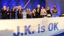 HDZ-ovci Kosor dočekali transparentom: J.K is OK