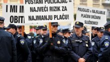 Policajcima zabrana javnog okupljanja!