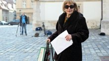 Vesna Pusić glavom udarila u kameru