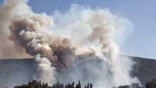 Požar blizu Atene zaprijetio kućama