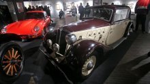 U Tehnički muzej uparkirali Ford iz 1922, Citroën iz 1966, Jaguar iz 1969.