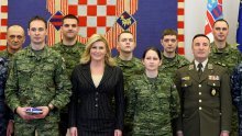 Grabar Kitarović primila najbolje vojnike i upozorila na stanje u vojarnama