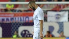 Benzema prvi igrač koji je požalio jer je pljunuo na teren!