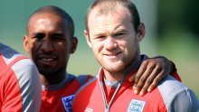 Rooney i Defoe uhvaćeni u klinču