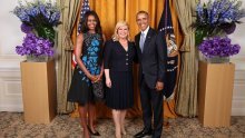 Predsjednica se pohvalila fotografijom s Barackom i Michelle Obama