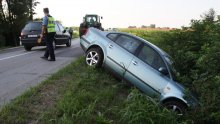 Dvije osobe poginule u slijetanju auta s ceste