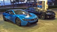 Tesla Model S pomeo pod BMW-om i8