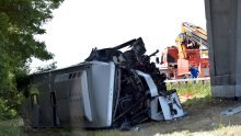 Vozač poginuo u nesreći autobusa s britanskom djecom