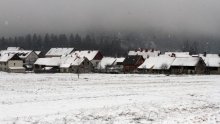 Snijeg zabijelio Gorski kotar, olujna bura zatvorila dionice A1