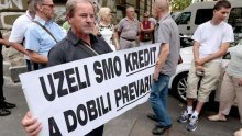 Oporba traži moratorij na ovrhe zbog Raiffeisen zadruga